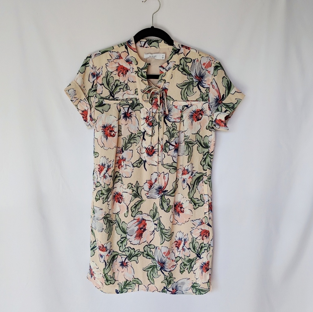 NWT Aly & Jay Floral Dress